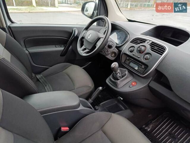 Серый Рено Кенгу, объемом двигателя 1.5 л и пробегом 198 тыс. км за 12800 $, фото 13 на Automoto.ua
