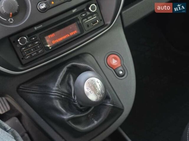 Рено Кєнгу 2017 у Тернополі на Automoto.ua Сірий Рено Кєнгу, об'ємом двигуна 1.5 л та пробігом 157 тис. км за 12699 $, фото 28 на Automoto.ua