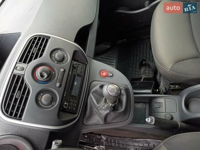 Серый Рено Кенгу, объемом двигателя 1.5 л и пробегом 198 тыс. км за 12800 $, фото 16 на Automoto.ua