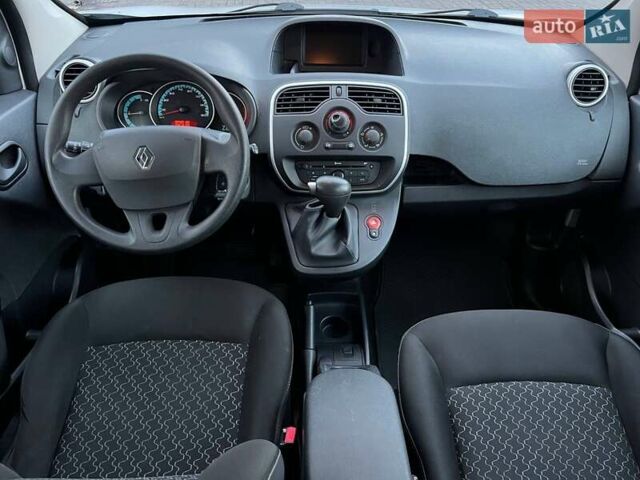 Серый Рено Кенгу, объемом двигателя 0 л и пробегом 35 тыс. км за 10000 $, фото 15 на Automoto.ua