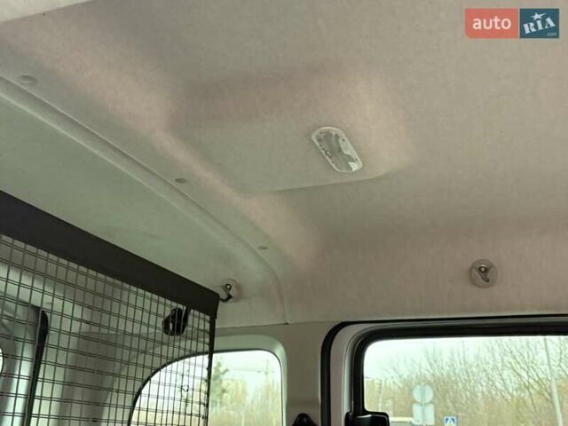 Серый Рено Кенгу, объемом двигателя 1.5 л и пробегом 220 тыс. км за 11250 $, фото 19 на Automoto.ua