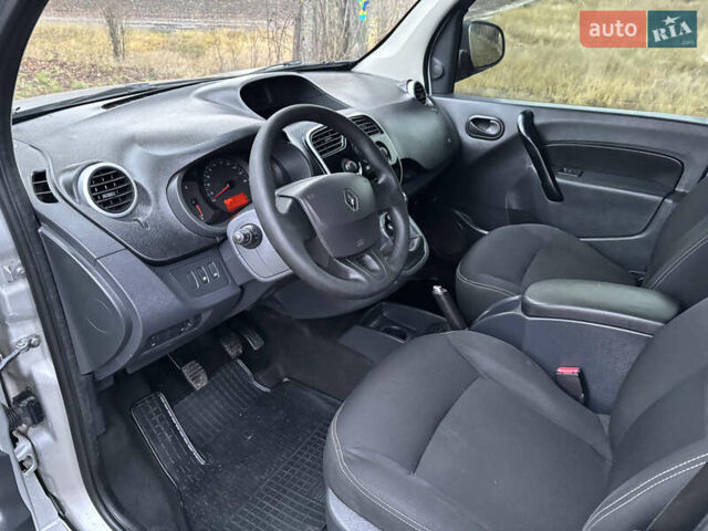 Серый Рено Кенгу, объемом двигателя 1.5 л и пробегом 191 тыс. км за 12800 $, фото 16 на Automoto.ua