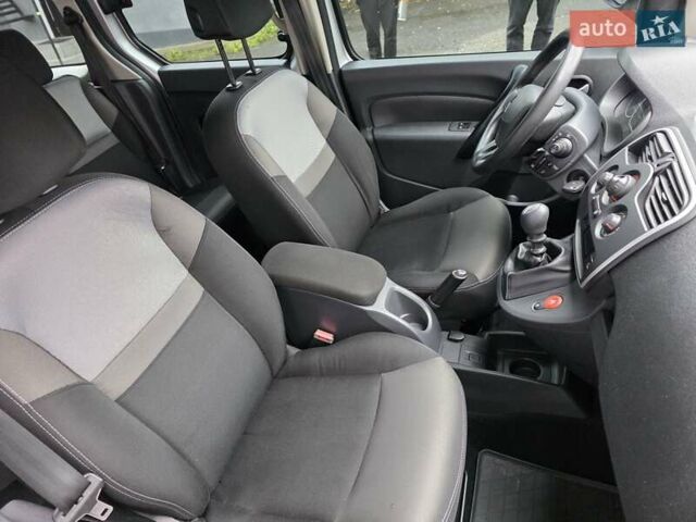 Серый Рено Кенгу, объемом двигателя 1.46 л и пробегом 157 тыс. км за 11700 $, фото 12 на Automoto.ua