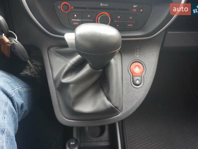 Рено Кєнгу 2018 у Самборе на Automoto.ua Сірий Рено Кєнгу, об'ємом двигуна 0 л та пробігом 72 тис. км за 11000 $, фото 39 на Automoto.ua