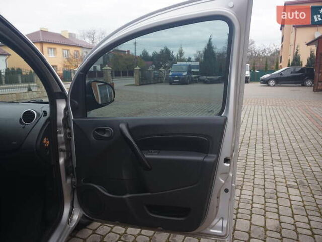 Рено Кєнгу 2018 у Самборе на Automoto.ua Сірий Рено Кєнгу, об'ємом двигуна 0 л та пробігом 72 тис. км за 11000 $, фото 41 на Automoto.ua