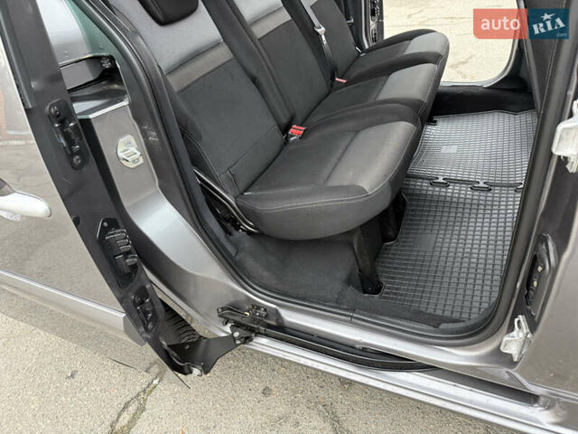 Серый Рено Кенгу, объемом двигателя 1.5 л и пробегом 170 тыс. км за 13999 $, фото 114 на Automoto.ua