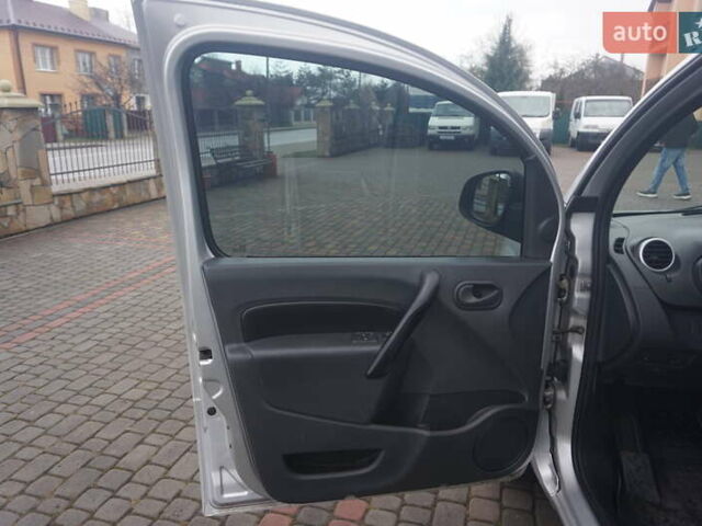 Сірий Рено Кєнгу, об'ємом двигуна 0 л та пробігом 79 тис. км за 11111 $, фото 26 на Automoto.ua