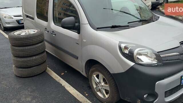 Сірий Рено Кєнгу, об'ємом двигуна 0 л та пробігом 131 тис. км за 11500 $, фото 11 на Automoto.ua