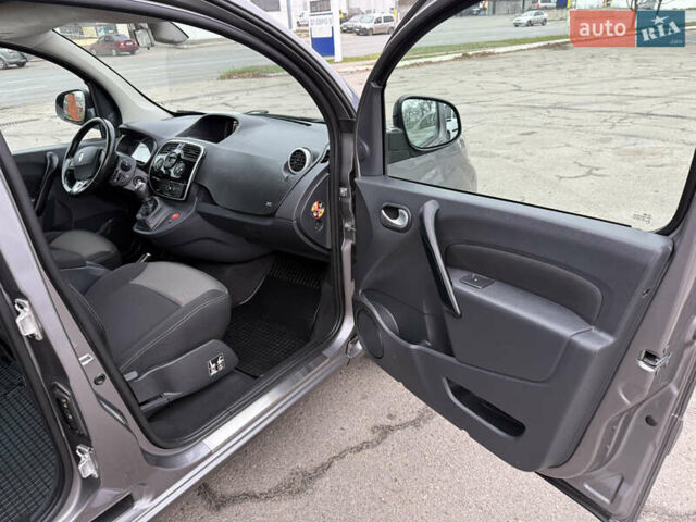 Серый Рено Кенгу, объемом двигателя 1.5 л и пробегом 170 тыс. км за 13999 $, фото 43 на Automoto.ua