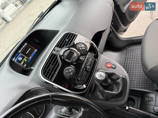 Серый Рено Кенгу, объемом двигателя 1.5 л и пробегом 170 тыс. км за 13999 $, фото 58 на Automoto.ua