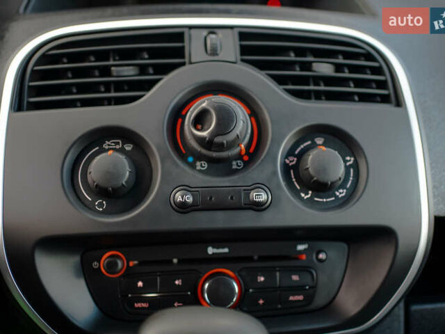Рено Кенгу 2018 в Луцке на Automoto.ua Серый Рено Кенгу, объемом двигателя 0 л и пробегом 27 тыс. км за 12800 $, фото 64 на Automoto.ua