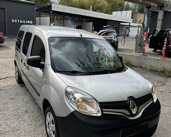 Рено Кенгу 2018 в Киеве на Automoto.ua Серый Рено Кенгу, объемом двигателя 1.5 л и пробегом 87 тыс. км за 14900 $, фото 26 на Automoto.ua