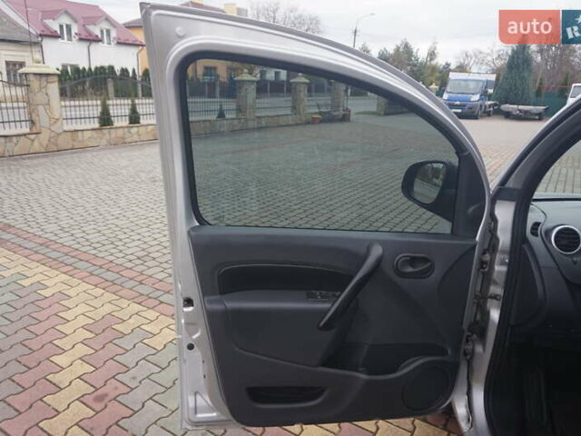 Рено Кєнгу 2018 у Самборе на Automoto.ua Сірий Рено Кєнгу, об'ємом двигуна 0 л та пробігом 72 тис. км за 11000 $, фото 28 на Automoto.ua