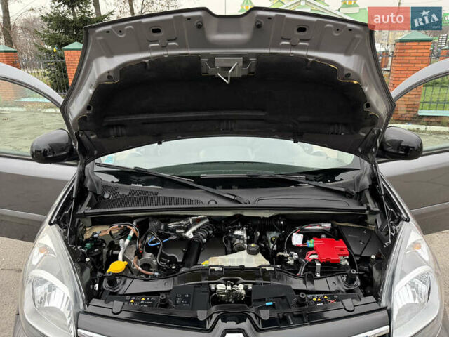 Серый Рено Кенгу, объемом двигателя 1.5 л и пробегом 170 тыс. км за 13999 $, фото 87 на Automoto.ua