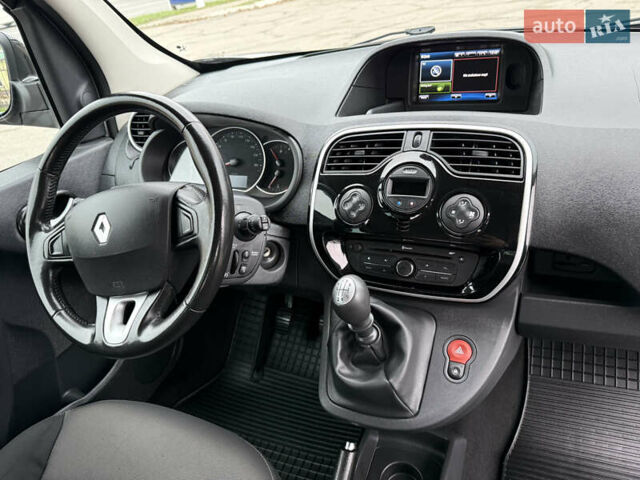 Серый Рено Кенгу, объемом двигателя 1.5 л и пробегом 170 тыс. км за 13999 $, фото 4 на Automoto.ua