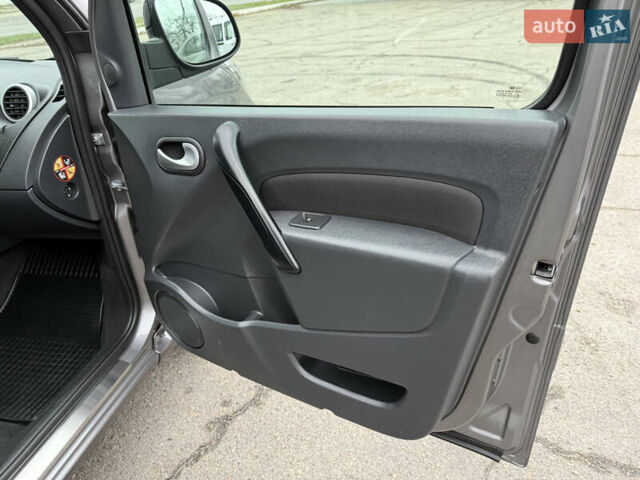 Серый Рено Кенгу, объемом двигателя 1.5 л и пробегом 170 тыс. км за 13999 $, фото 35 на Automoto.ua
