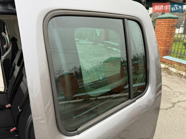 Серый Рено Кенгу, объемом двигателя 1.5 л и пробегом 170 тыс. км за 13999 $, фото 118 на Automoto.ua