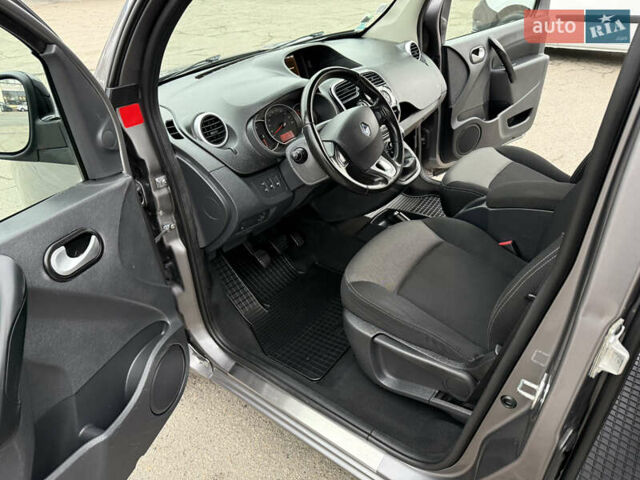 Серый Рено Кенгу, объемом двигателя 1.5 л и пробегом 170 тыс. км за 13999 $, фото 54 на Automoto.ua