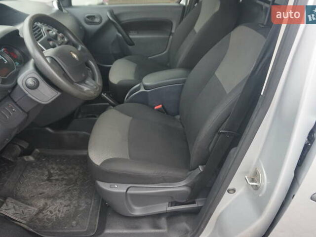 Сірий Рено Кєнгу, об'ємом двигуна 0 л та пробігом 79 тис. км за 11111 $, фото 28 на Automoto.ua