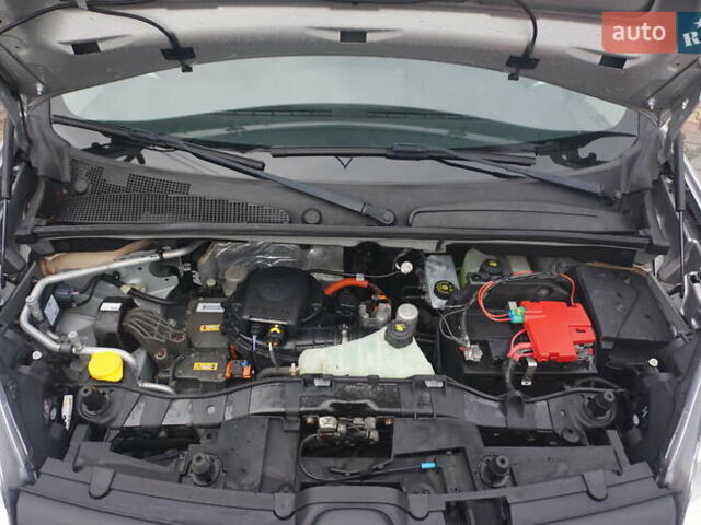 Рено Кєнгу 2018 у Самборе на Automoto.ua Сірий Рено Кєнгу, об'ємом двигуна 0 л та пробігом 72 тис. км за 11000 $, фото 55 на Automoto.ua