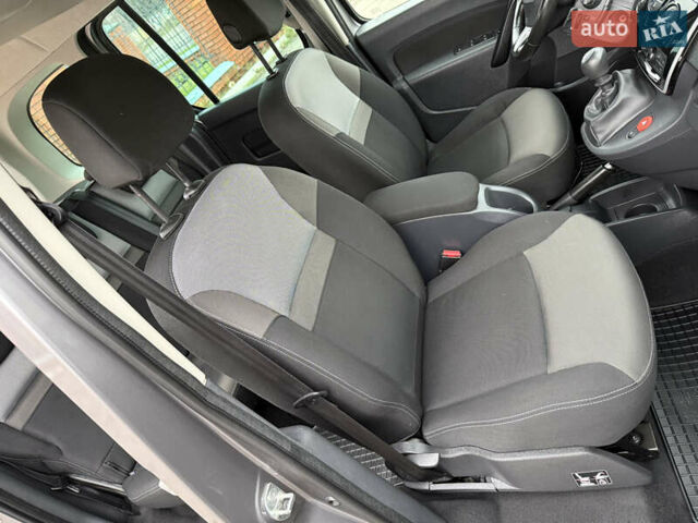 Серый Рено Кенгу, объемом двигателя 1.5 л и пробегом 170 тыс. км за 13999 $, фото 46 на Automoto.ua