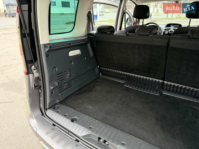 Серый Рено Кенгу, объемом двигателя 1.5 л и пробегом 170 тыс. км за 13999 $, фото 78 на Automoto.ua