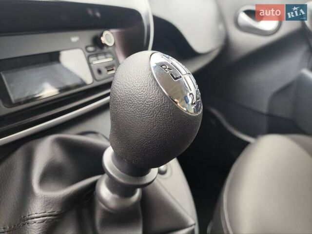 Серый Рено Кенгу, объемом двигателя 1.5 л и пробегом 145 тыс. км за 13300 $, фото 19 на Automoto.ua