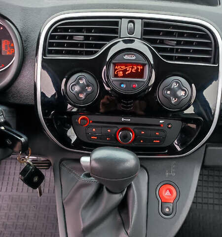 Сірий Рено Кєнгу, об'ємом двигуна 1.5 л та пробігом 111 тис. км за 15000 $, фото 13 на Automoto.ua