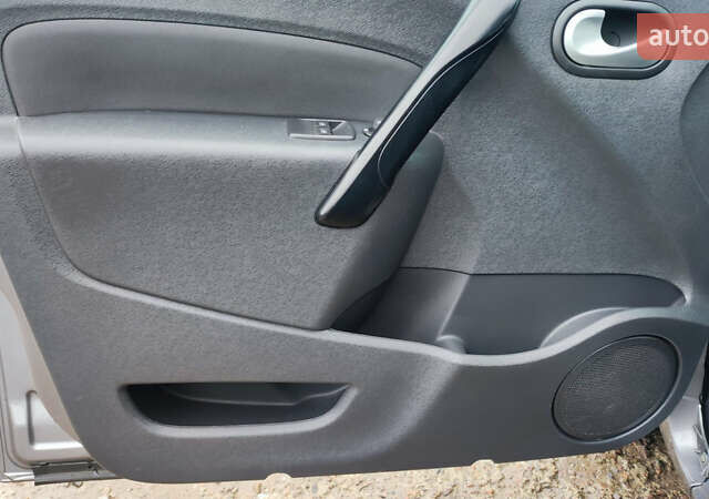 Сірий Рено Кєнгу, об'ємом двигуна 1.5 л та пробігом 111 тис. км за 15000 $, фото 20 на Automoto.ua