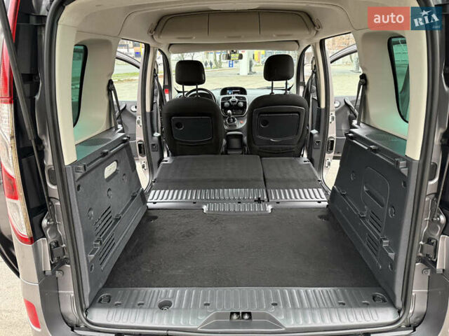 Серый Рено Кенгу, объемом двигателя 1.5 л и пробегом 170 тыс. км за 13999 $, фото 8 на Automoto.ua