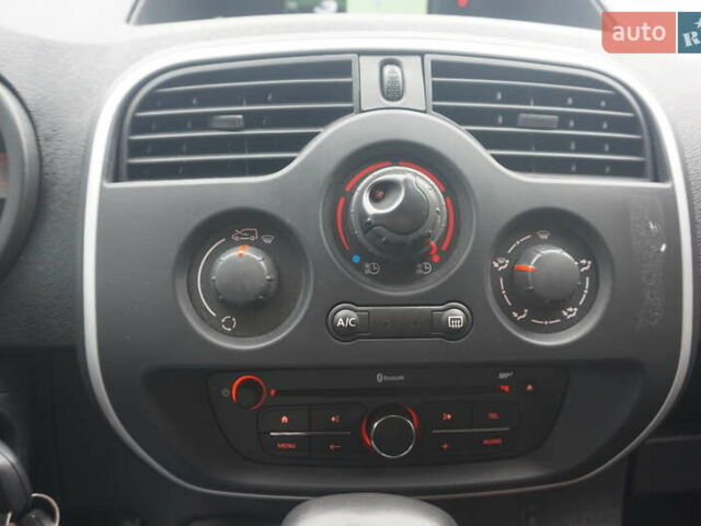 Рено Кєнгу 2018 у Самборе на Automoto.ua Сірий Рено Кєнгу, об'ємом двигуна 0 л та пробігом 72 тис. км за 11000 $, фото 38 на Automoto.ua