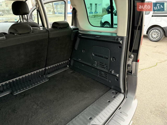 Серый Рено Кенгу, объемом двигателя 1.5 л и пробегом 170 тыс. км за 13999 $, фото 77 на Automoto.ua