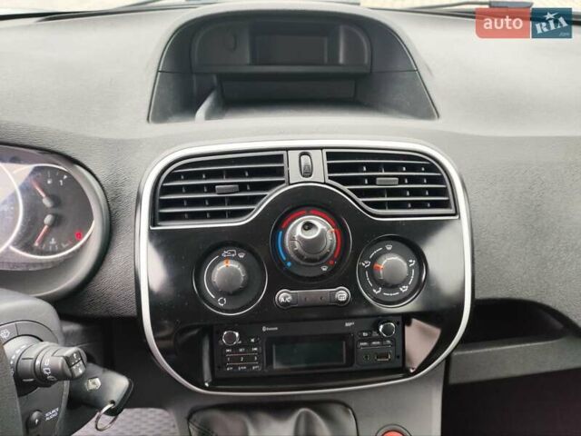 Серый Рено Кенгу, объемом двигателя 1.5 л и пробегом 145 тыс. км за 13300 $, фото 17 на Automoto.ua