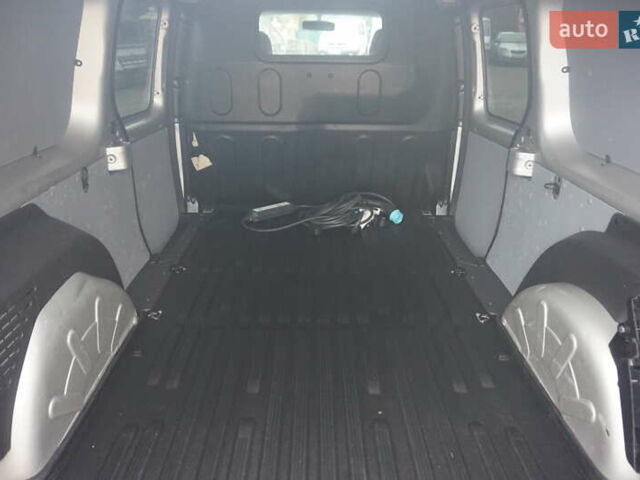 Сірий Рено Кєнгу, об'ємом двигуна 0 л та пробігом 79 тис. км за 11111 $, фото 50 на Automoto.ua