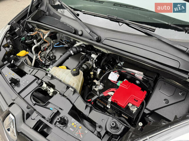 Серый Рено Кенгу, объемом двигателя 1.5 л и пробегом 170 тыс. км за 13999 $, фото 90 на Automoto.ua