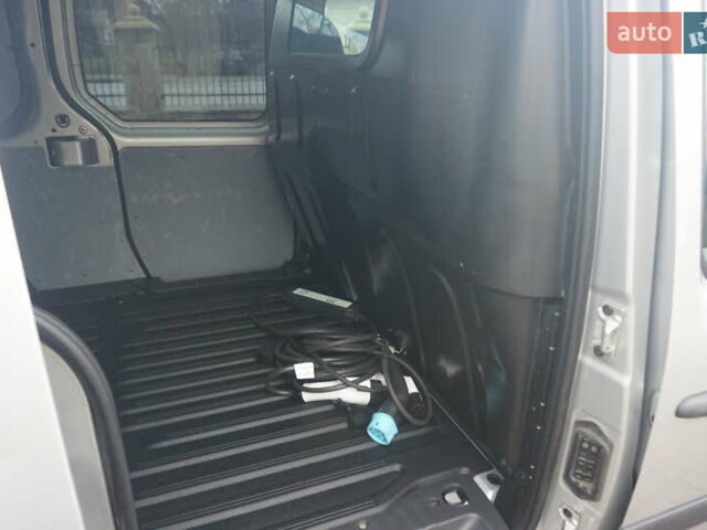 Сірий Рено Кєнгу, об'ємом двигуна 0 л та пробігом 79 тис. км за 11111 $, фото 47 на Automoto.ua