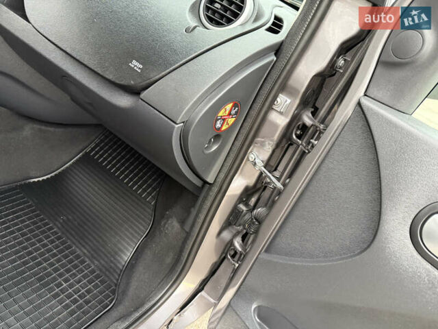 Серый Рено Кенгу, объемом двигателя 1.5 л и пробегом 170 тыс. км за 13999 $, фото 112 на Automoto.ua