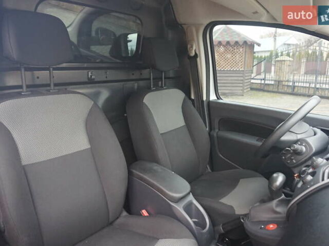 Рено Кєнгу 2018 у Самборе на Automoto.ua Сірий Рено Кєнгу, об'ємом двигуна 0 л та пробігом 72 тис. км за 11000 $, фото 43 на Automoto.ua