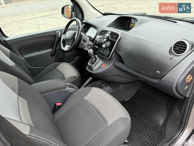 Серый Рено Кенгу, объемом двигателя 1.5 л и пробегом 170 тыс. км за 13999 $, фото 36 на Automoto.ua