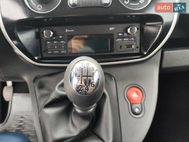 Серый Рено Кенгу, объемом двигателя 1.5 л и пробегом 145 тыс. км за 13300 $, фото 18 на Automoto.ua