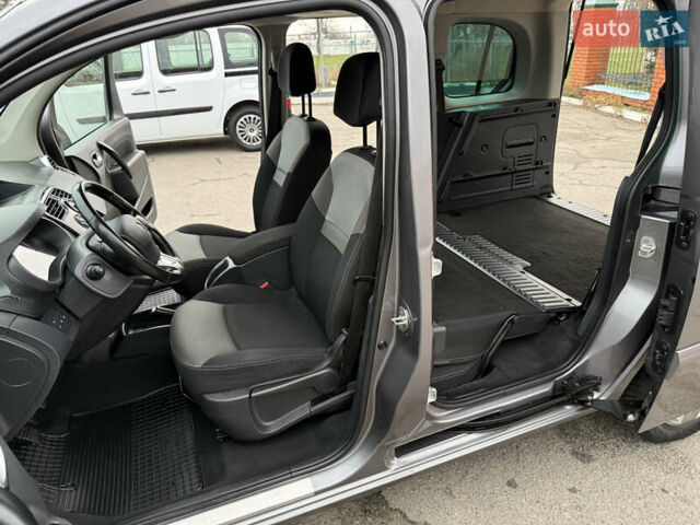 Серый Рено Кенгу, объемом двигателя 1.5 л и пробегом 170 тыс. км за 13999 $, фото 83 на Automoto.ua