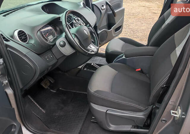 Сірий Рено Кєнгу, об'ємом двигуна 1.5 л та пробігом 111 тис. км за 15000 $, фото 16 на Automoto.ua