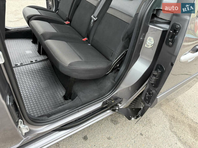 Серый Рено Кенгу, объемом двигателя 1.5 л и пробегом 170 тыс. км за 13999 $, фото 120 на Automoto.ua