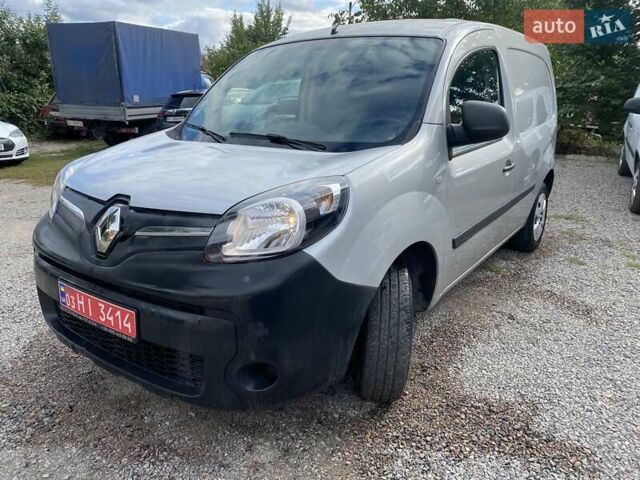 Серый Рено Кенгу, объемом двигателя 0 л и пробегом 44 тыс. км за 9300 $, фото 2 на Automoto.ua