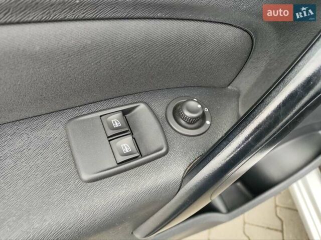 Серый Рено Кенгу, объемом двигателя 1.5 л и пробегом 145 тыс. км за 13300 $, фото 14 на Automoto.ua