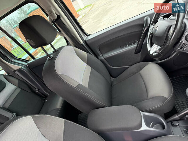 Серый Рено Кенгу, объемом двигателя 1.5 л и пробегом 170 тыс. км за 13999 $, фото 47 на Automoto.ua