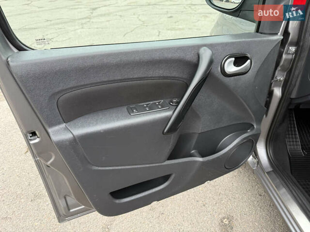 Серый Рено Кенгу, объемом двигателя 1.5 л и пробегом 170 тыс. км за 13999 $, фото 53 на Automoto.ua