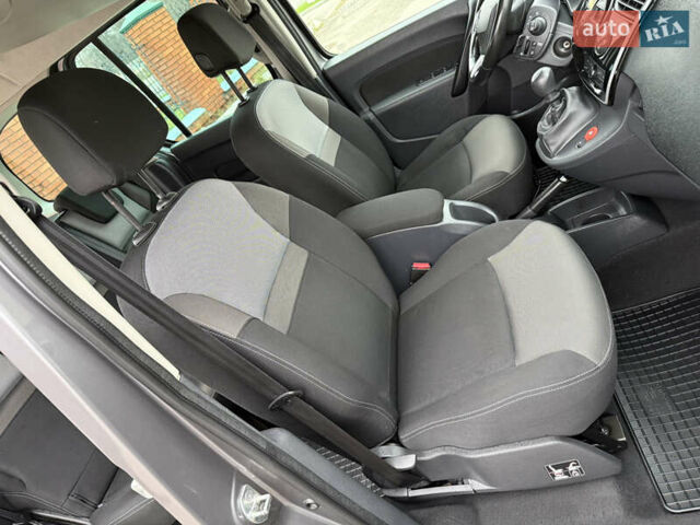 Серый Рено Кенгу, объемом двигателя 1.5 л и пробегом 170 тыс. км за 13999 $, фото 39 на Automoto.ua