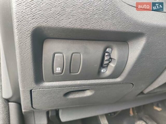 Серый Рено Кенгу, объемом двигателя 1.5 л и пробегом 145 тыс. км за 13300 $, фото 16 на Automoto.ua