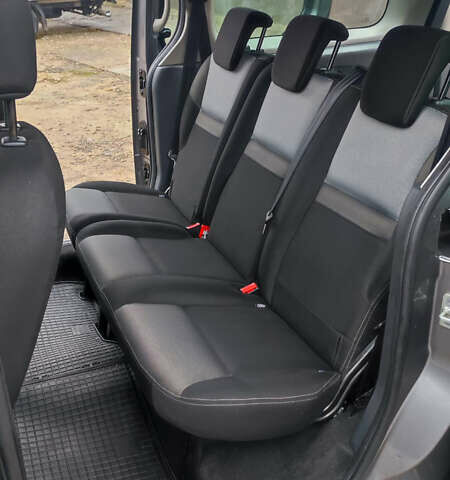 Сірий Рено Кєнгу, об'ємом двигуна 1.5 л та пробігом 111 тис. км за 15000 $, фото 17 на Automoto.ua